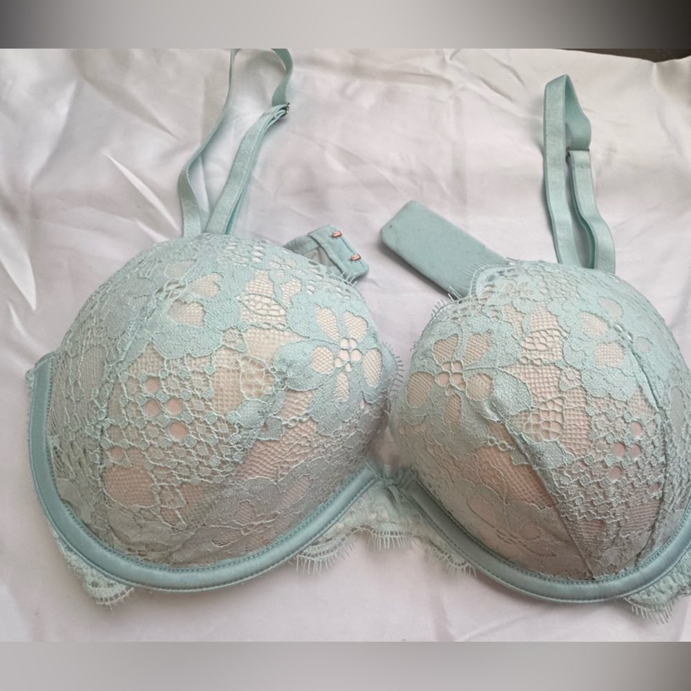 Victoria's Secret Lace Underwire Bra in Light Blue